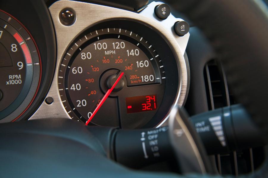  Nissan 370Z Roadster 2010 года  (фото 5 из 21)